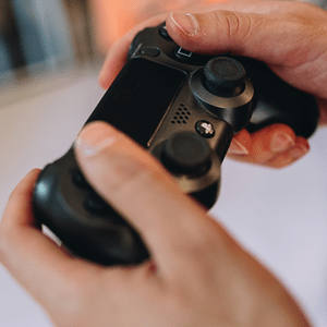 Une console de jeu pour illustrer la différence entre la franchise et la start-up.