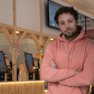 Maxime Buhler, fondateur de la franchise Pokawa.
