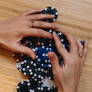 Des jetons pour illustrer le concept de franchise rentable.