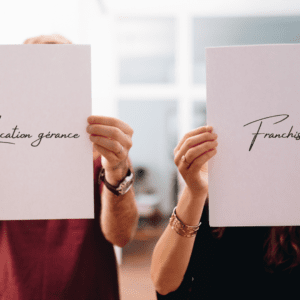 Deux pancartes pour illustrer le modèle de la location-gérance.