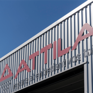 La devanture d'un magasin Attila.