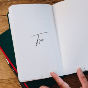 Un carnet sur lequel il est écrit Tips.