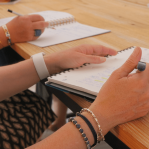 Les équipes Tempeos prennent des notes.