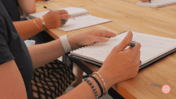 Les équipes Tempeos prennent des notes.