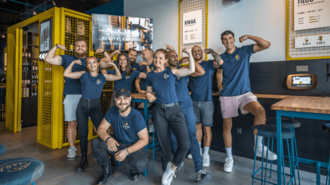 L'équipe Au Fût et à mesure, dans un de leurs bars.