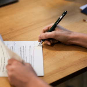 Une signature pour illustrer le statut juridique.