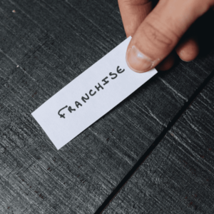 Une étiquette pour illustrer les franchises enfants familles