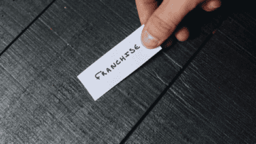 Une étiquette pour illustrer les franchises enfants familles