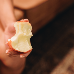 Une pomme mangée pour illustrer la fin de l'âge d'or du bio.