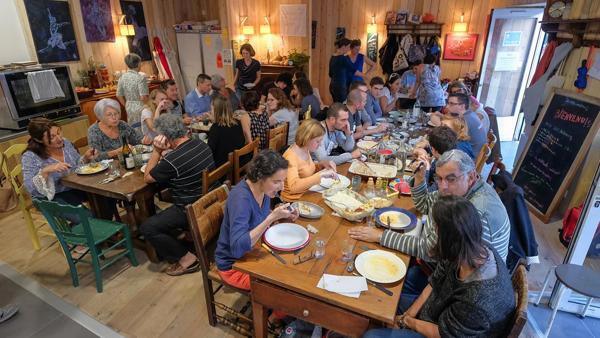 Un restaurant Les Petites Cantines pour illustrer le concept.