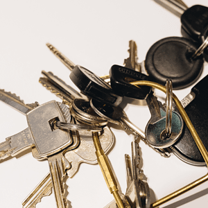 Des clés de voiture pour illuster les cinq franchises d'automobile.