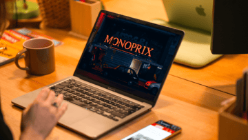 Une enseigne Monoprix sur un écran d'ordinateur.