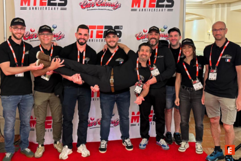 Équipe mte et carcandy 25e anniversaire sur tapis rouge