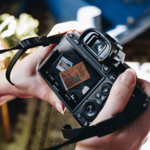 Un appareil photo pour illustrer l'idée d'identité visuelle.