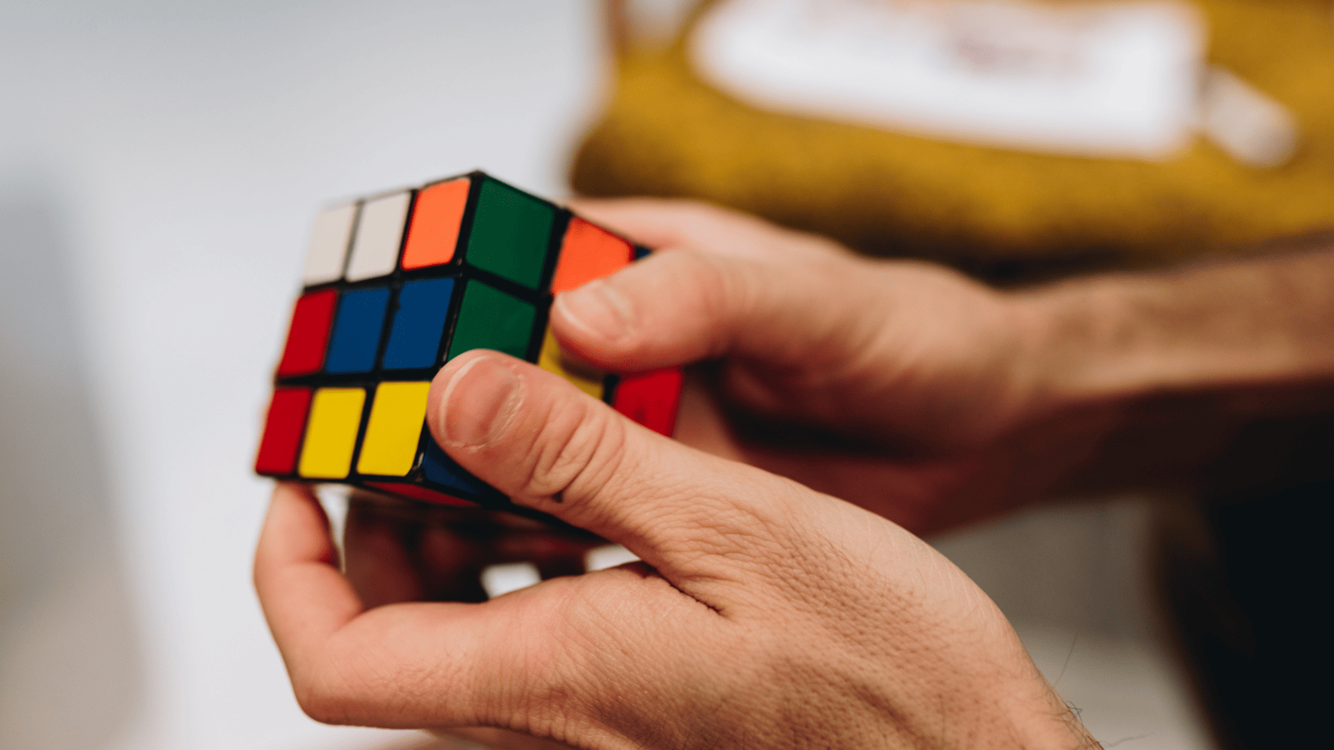 Photo d'un rubix cube pour illustrer sur les slasheurs entrepreneurs multipotentiels.