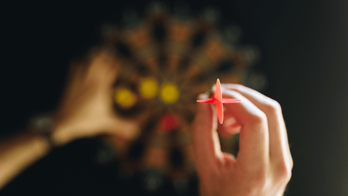 Photo d'un jeu de fléchettes pour illustrer l'art de vivre à la française.