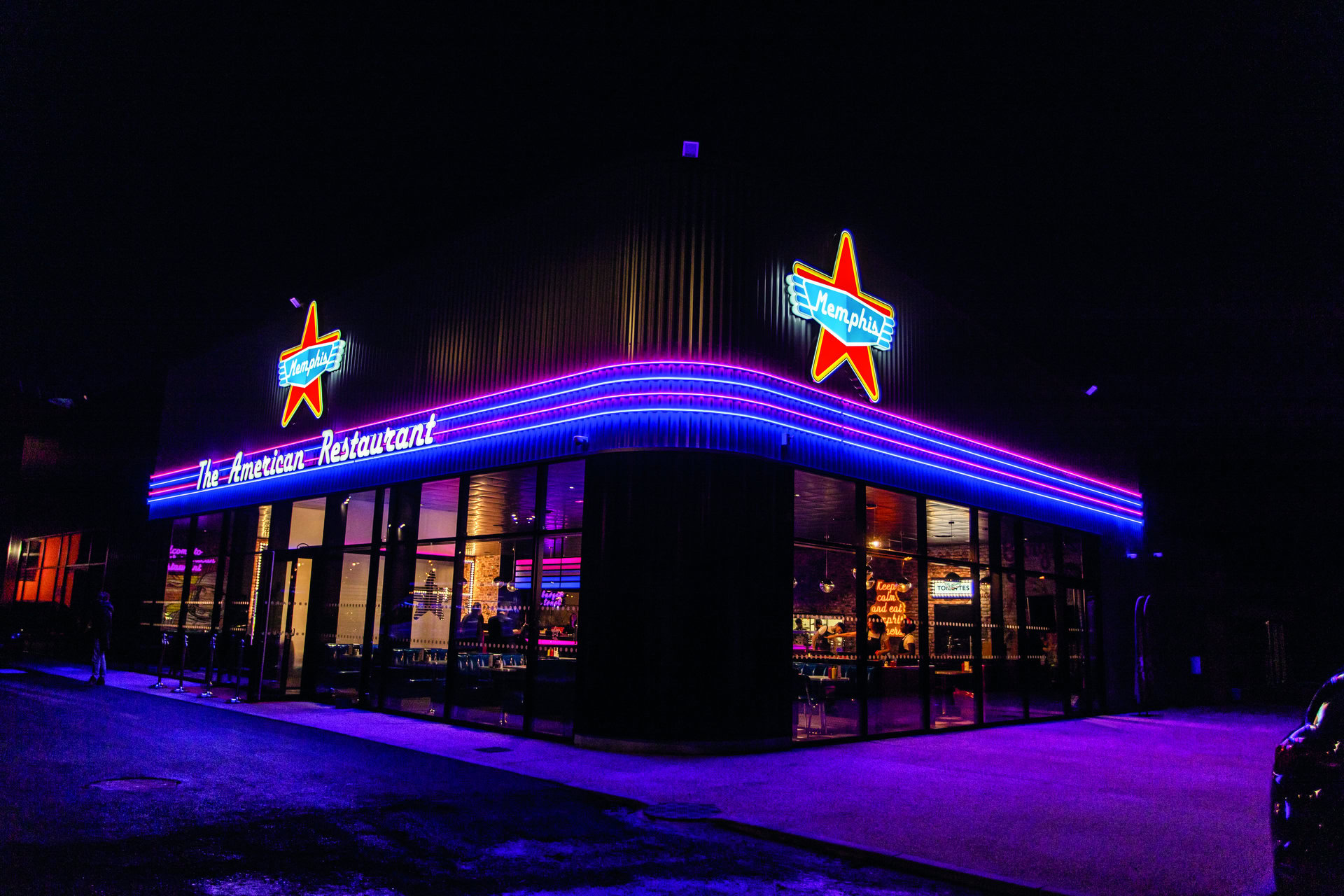 Vu de l'extérieur d'un restaurant Memphis