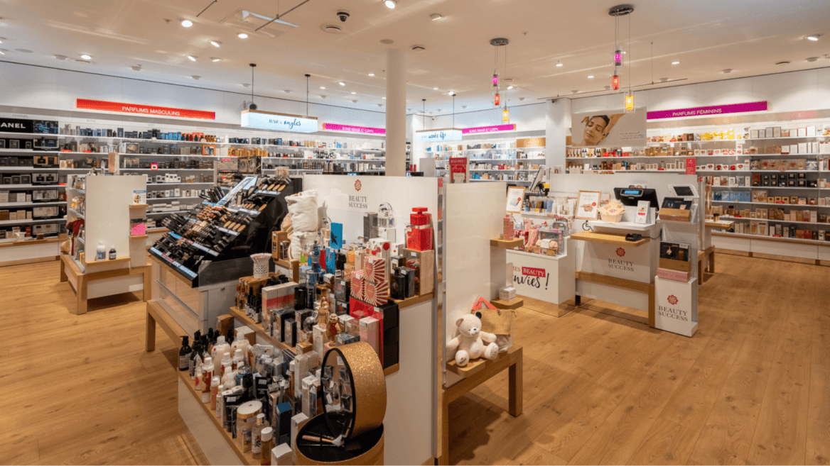 Une vue d'un magasin Beauty Success pour illustrer le principe d'omnicanalité.