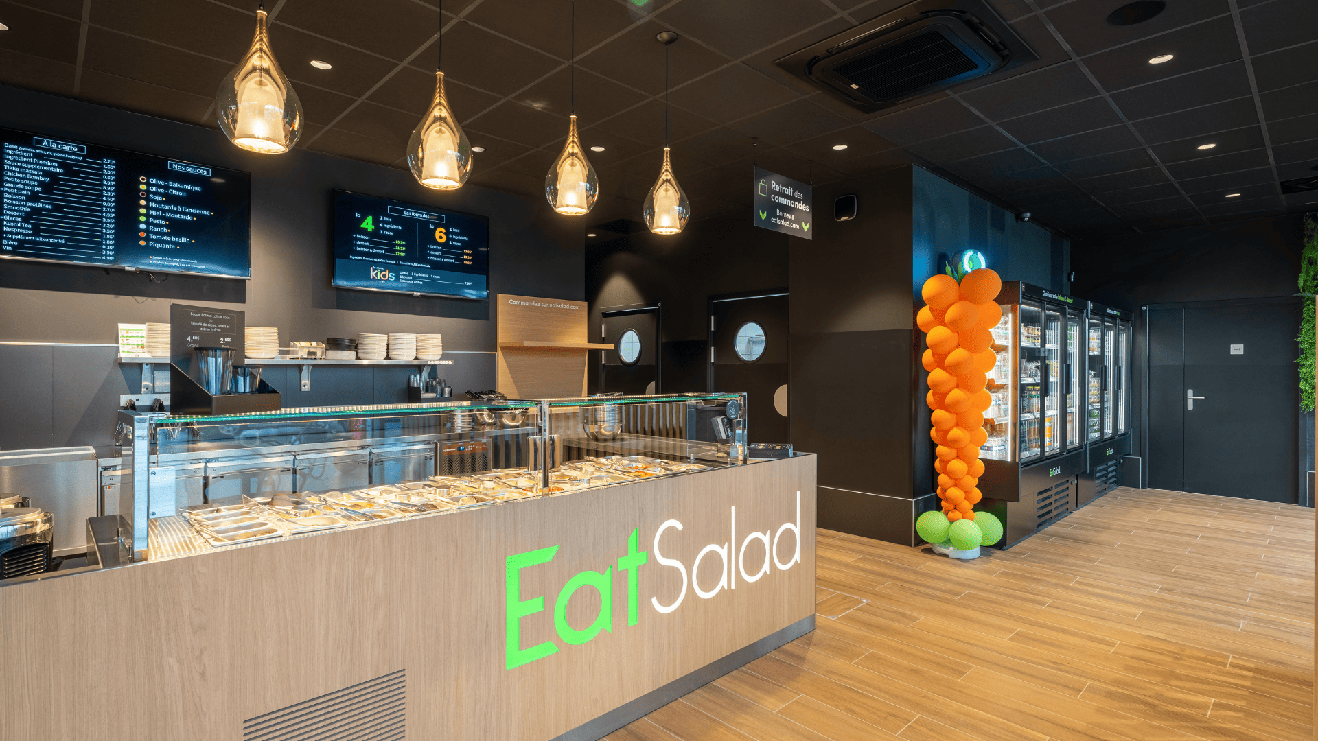 Un bar Eat salad.
