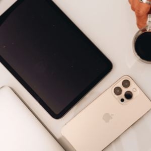 Une tablette et un téléphone pour illustrer les dernières innovations à connaître.