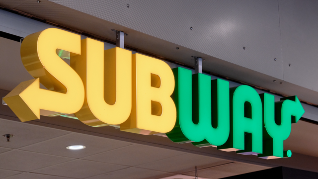L'enseigne d'un restaurant Subway.