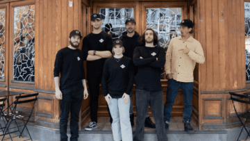 L'équipe The Roster devant le restaurant.