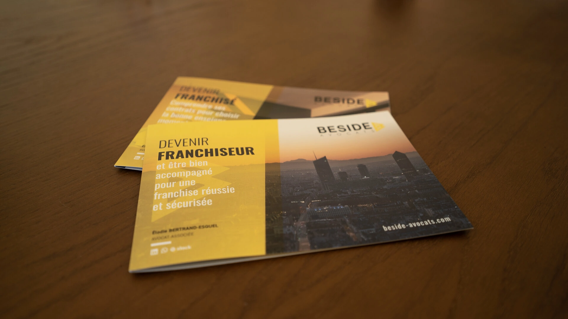 Catalogues présentant les services du partenaire Beside Avocats