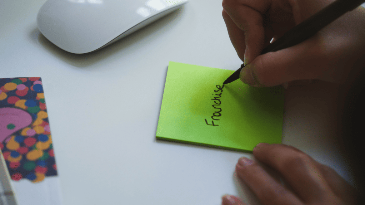 Un postit franchiseur pour illustrer l'apport de l'animateur réseau