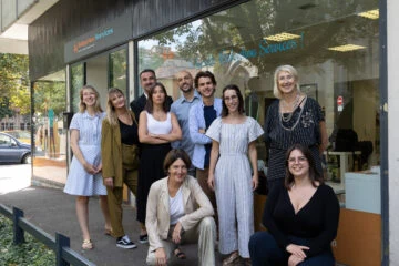 L'équipe Babychou devant leur point de vente.