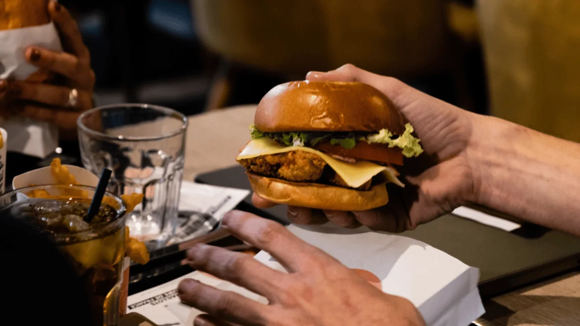 Un burger et un sushi pour illustrer l'enquête de Smappen.