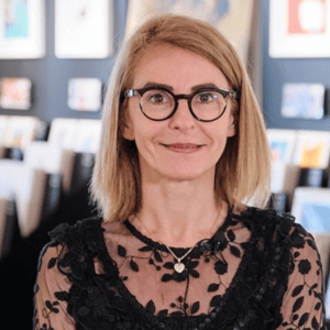 Fondatrice de carré d'artistes pour rendre l'art accessible