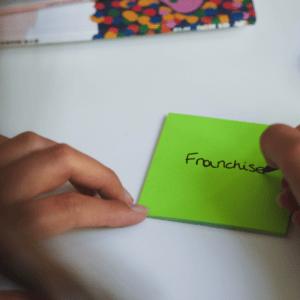 Un post-it pour illustrer 5 concepts originaux en franchise