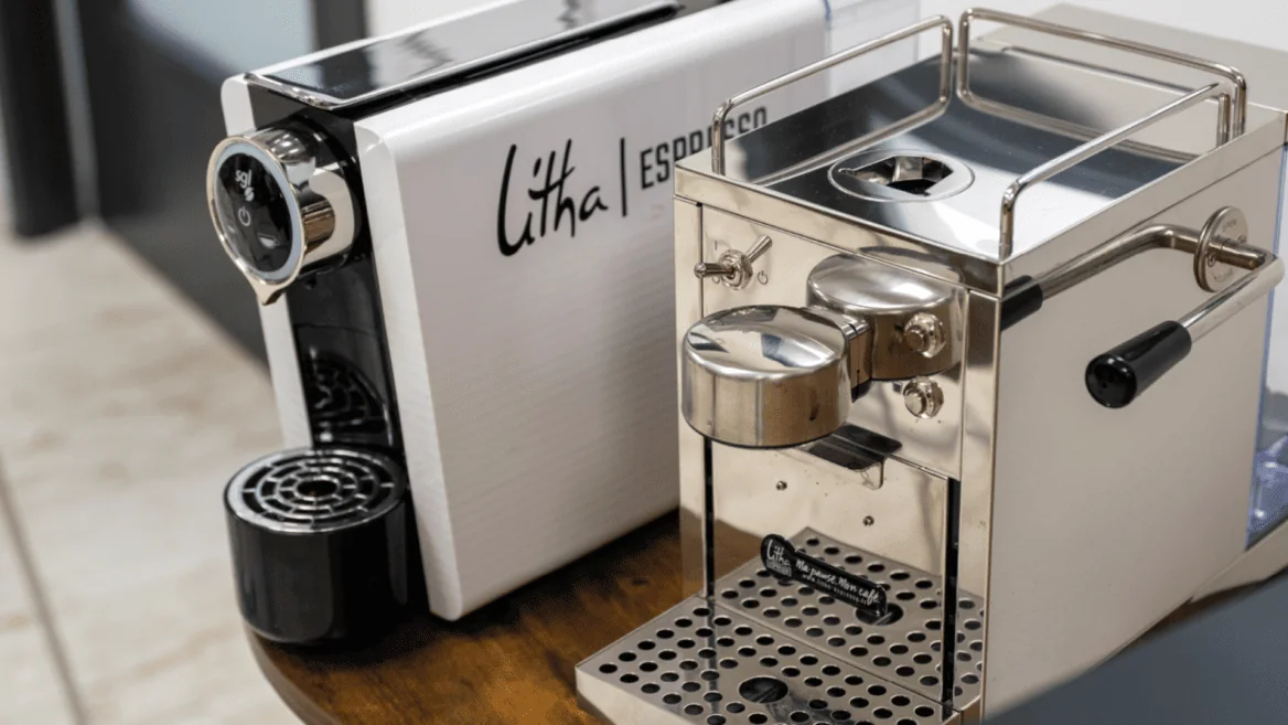 Une machine à café Litha Espresso.