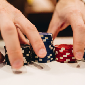 Des jetons de poker pour illustrer le risque de la création d'entreprise.