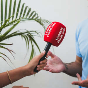 Photo personnes qui parlent