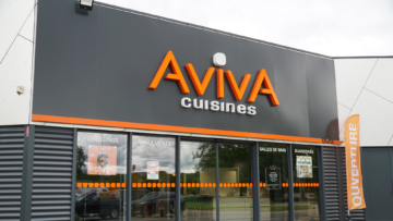 La devanture d'un magasin Cuisines Aviva.