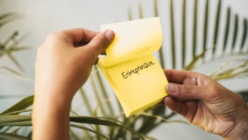 entreprendre écrit sur un papier