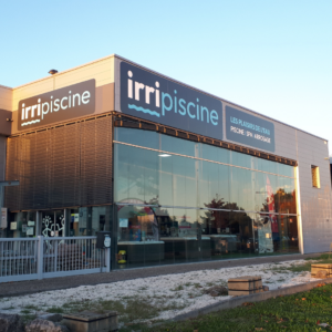 La devanture d'un magasin irripiscine.