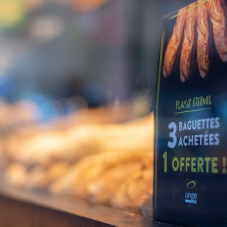 Vitrine d'une boulangerie Ange