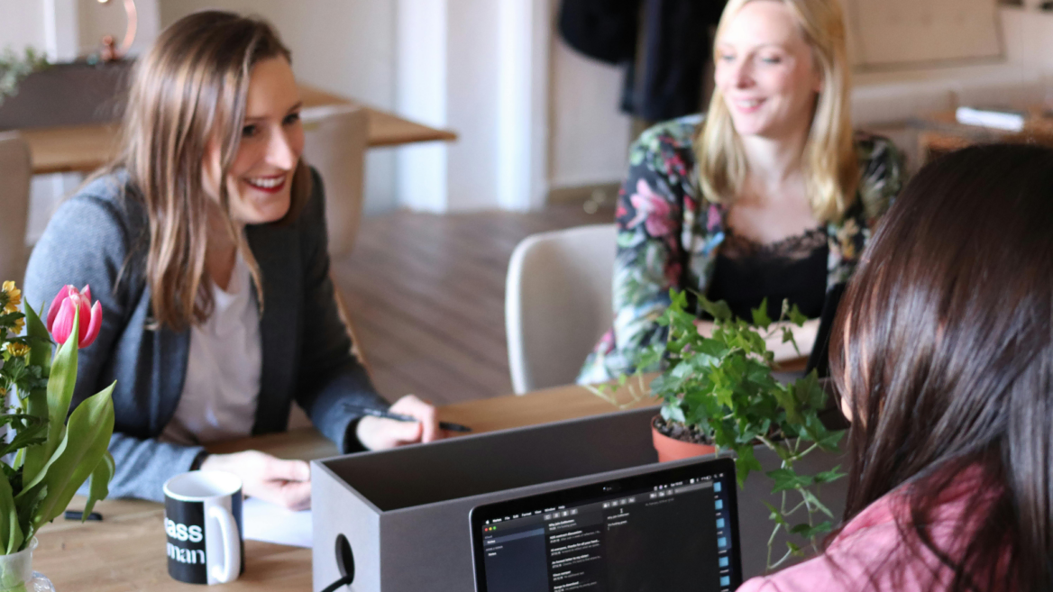 Dynamiques et créatrices d'emploi : une étude dresse le portrait robot des femmes entrepreneures