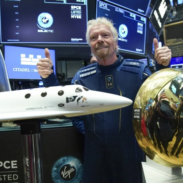sir richard branson rings opening bell as virgin galactic holdings joins nyse