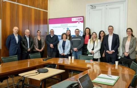 former les leaders de demain dans la franchise carrefour et le cnam unissent leurs forces 1 360x233