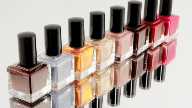 Las franquicias de uñas.