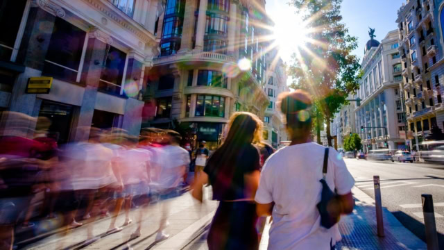 Commerces de centre-ville : la clé du dynamisme urbain ?