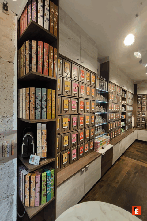 Rayons de thés dans la boutique Cofféa.