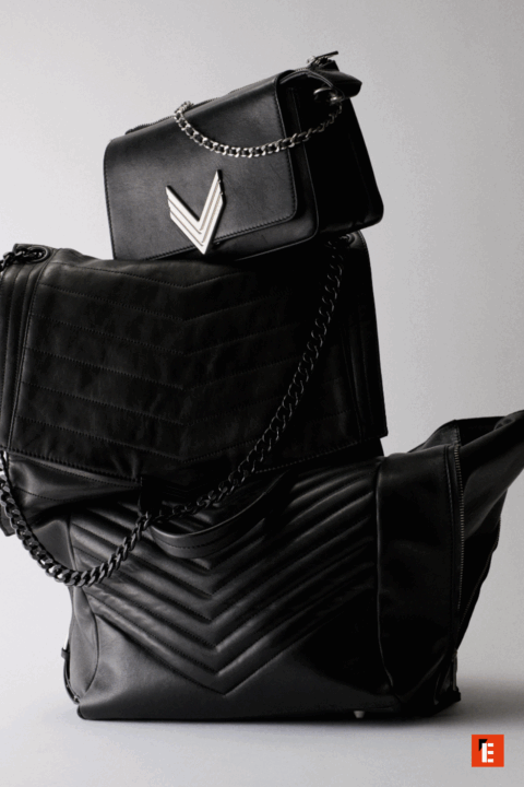 Sacs noir IKKS empilés.