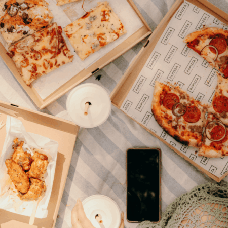 cajas de pizza abiertas