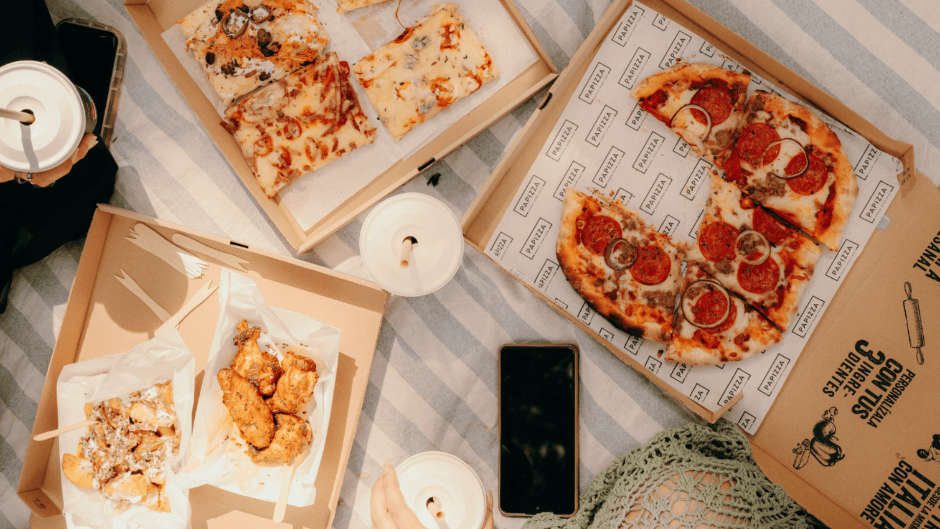 cajas de pizza abiertas