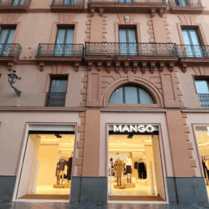 exterior tienda mango