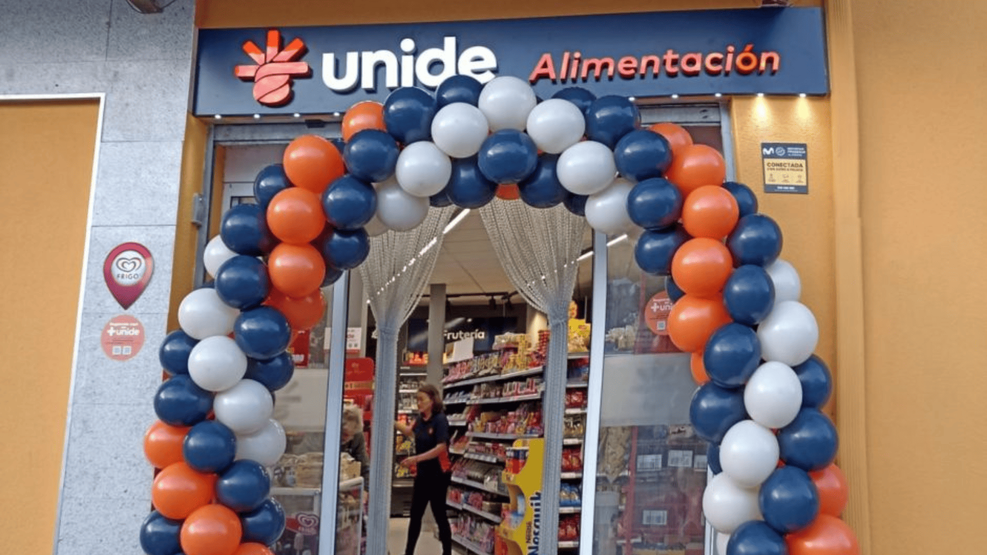exterior tienda unide